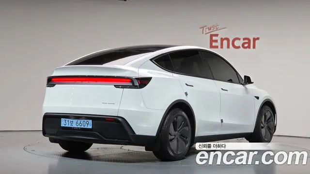 Фотография автомобиля — Tesla Model Y