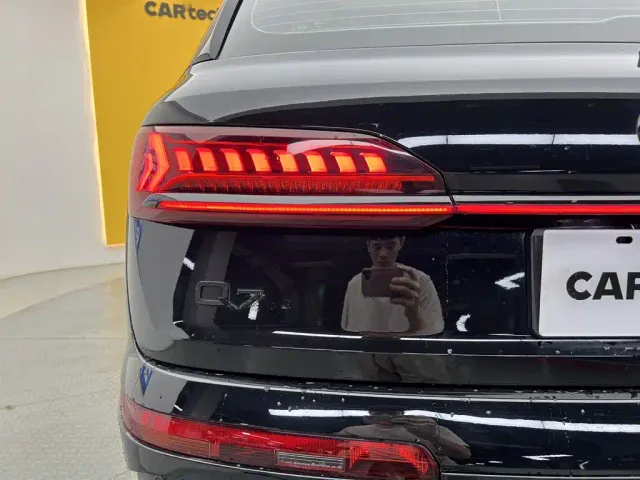 Audi Q7 — Фото автомобиля 11