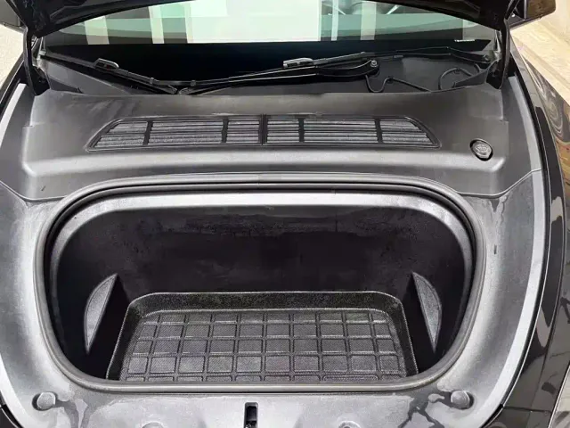 Tesla Model Y — Фото автомобиля 7