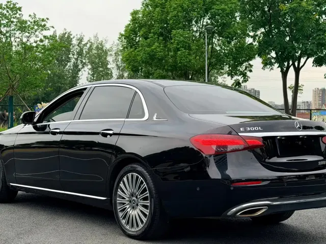 Mercedes-Benz E-Class — Фото автомобиля 7