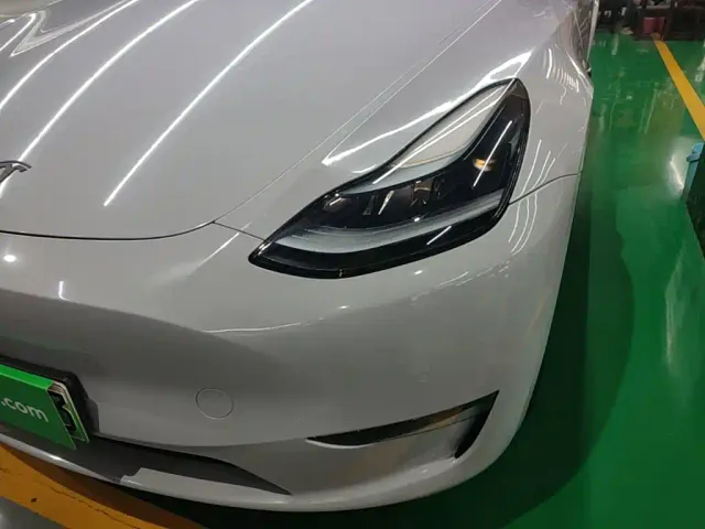 Tesla Model Y — Фото автомобиля 23