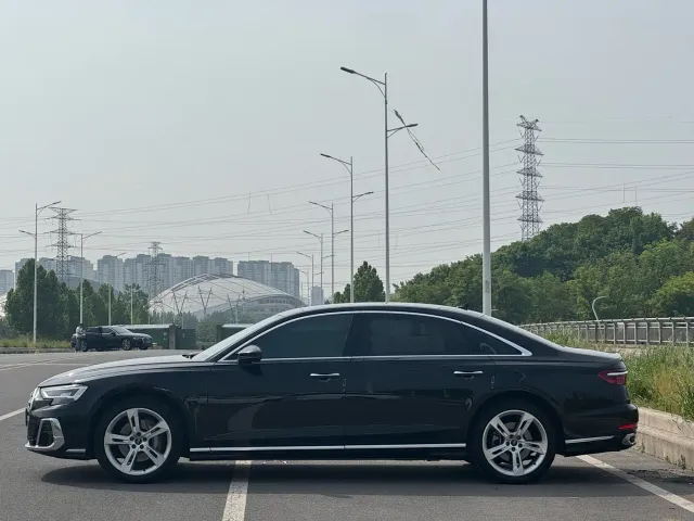 Audi A8 — Фото автомобиля 4