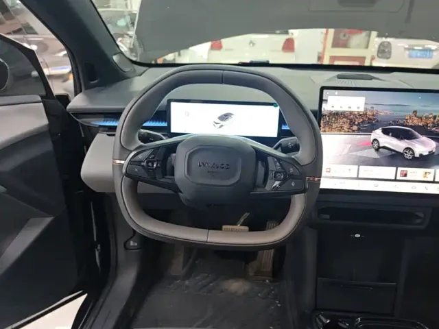 Lynk & Co Z20 — Фото автомобиля 10