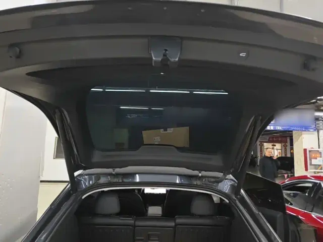Tesla Model Y — Фото автомобиля 18