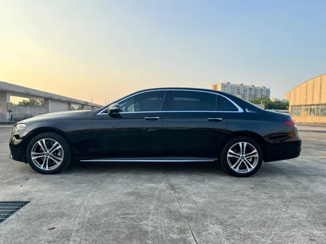 Mercedes-Benz E-Class — Фото автомобиля 2
