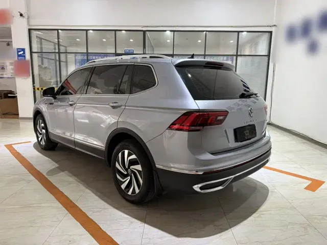 Volkswagen Tiguan L — Фото автомобиля 9