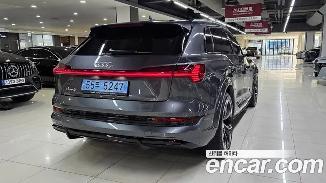 Audi e-tron — Фото автомобиля 6