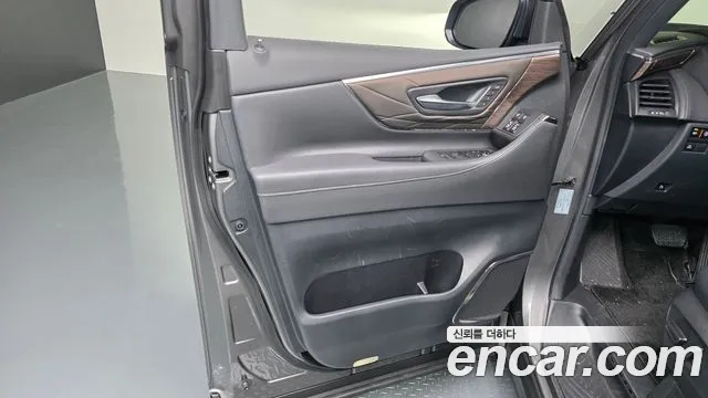 Toyota Alphard — Фото автомобиля 24