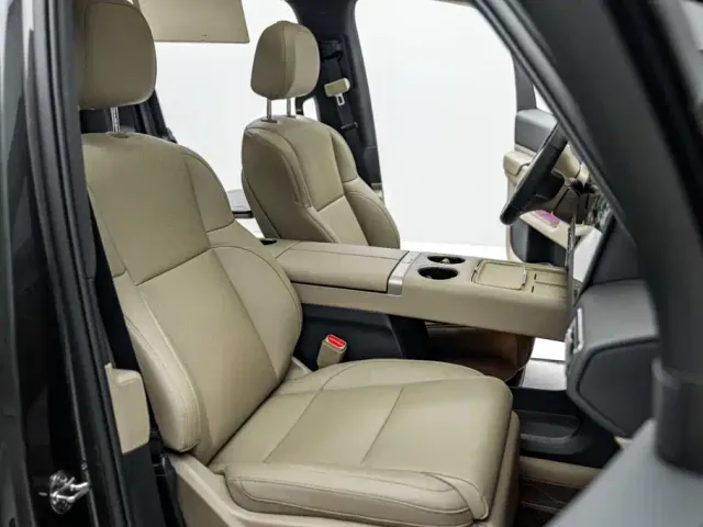 Li Auto MEGA — Фото автомобиля 19