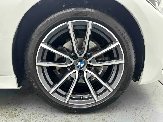 BMW 3 Series — Фото автомобиля 8