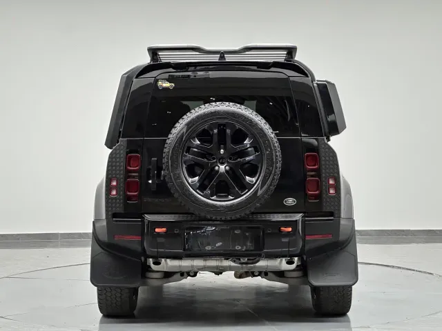 Land Rover Defender — Фото автомобиля 7