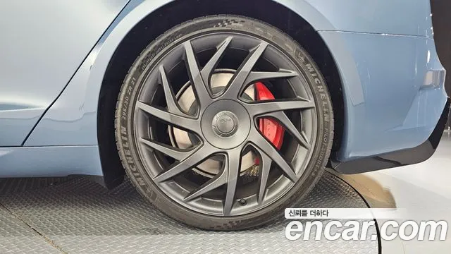 Tesla Model S — Фото автомобиля 6