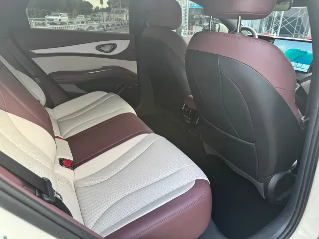 BYD Seal 07 DM-i — Фото автомобиля 12