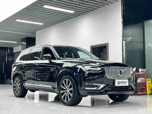Volvo XC90 — Фото автомобиля 3