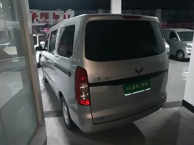 Wuling Hongguang V — Фото автомобиля 4
