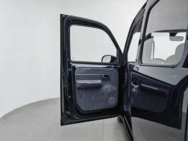 Wuling Zhiguang NEV — Фото автомобиля 8