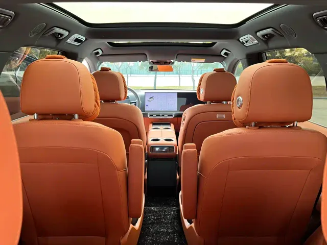 Li Auto L8 — Фото автомобиля 19