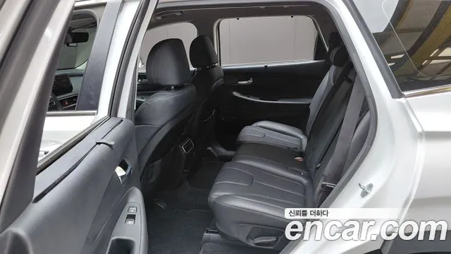 Hyundai Santafe Бензин 2.5T 2WD — Фото автомобиля 26