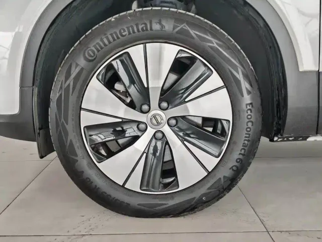 Volvo XC40 — Фото автомобиля 6