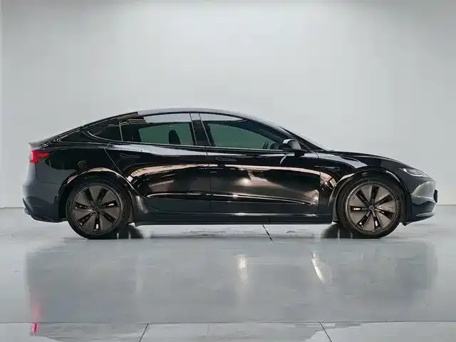 Tesla Model 3 — Фото автомобиля 7