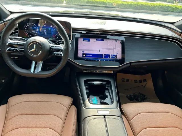Mercedes-Benz E-Class — Фото автомобиля 4