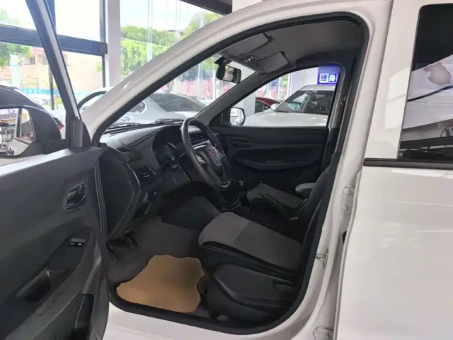 Wuling Hongguang — Фото автомобиля 15