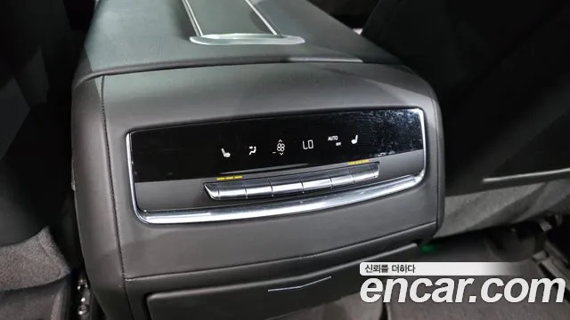 Cadillac Escalade 5th Gen — Фото автомобиля 18