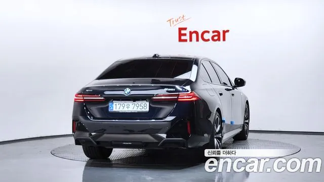 BMW 5-Series 5 серия (G60) 530i xDrive M Sport — Фото автомобиля 4
