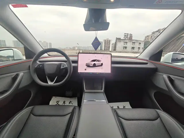Tesla Model Y — Фото автомобиля 22