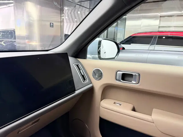 Li Auto L8 — Фото автомобиля 9