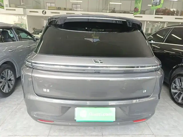 Li Auto L8 — Фото автомобиля 5