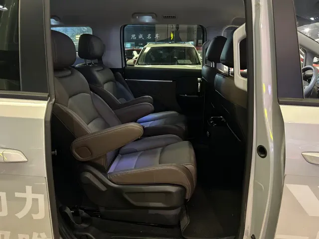 Wuling Starlight 730 — Фото автомобиля 10