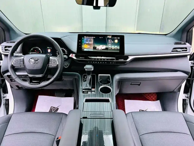 Toyota Sienna — Фото автомобиля 9