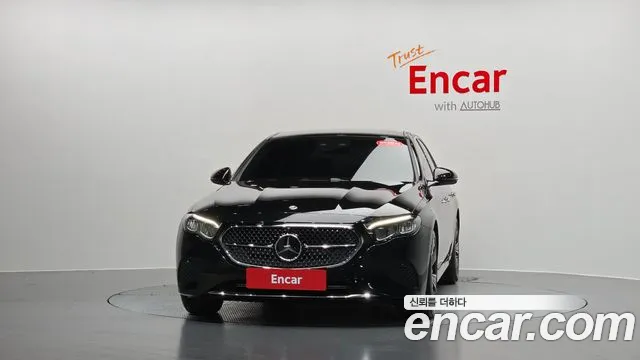 Mercedes-Benz E-Class — Фото автомобиля 3