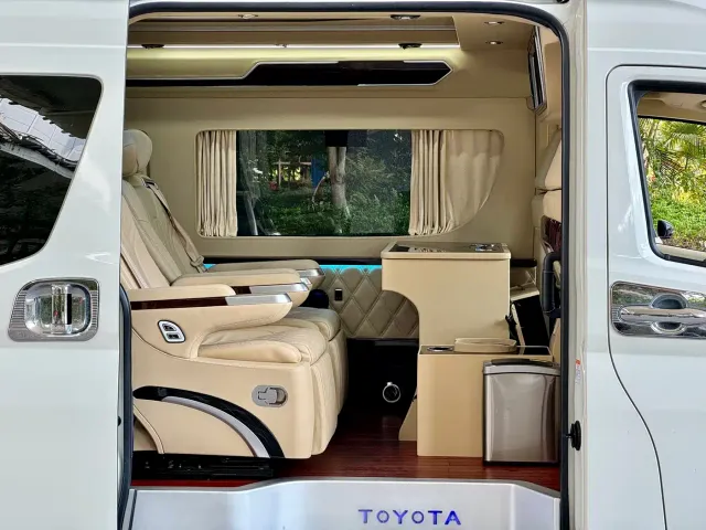 Toyota HIACE — Фото автомобиля 7