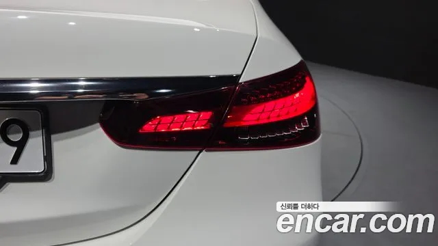 Mercedes-Benz E-Class — Фото автомобиля 22