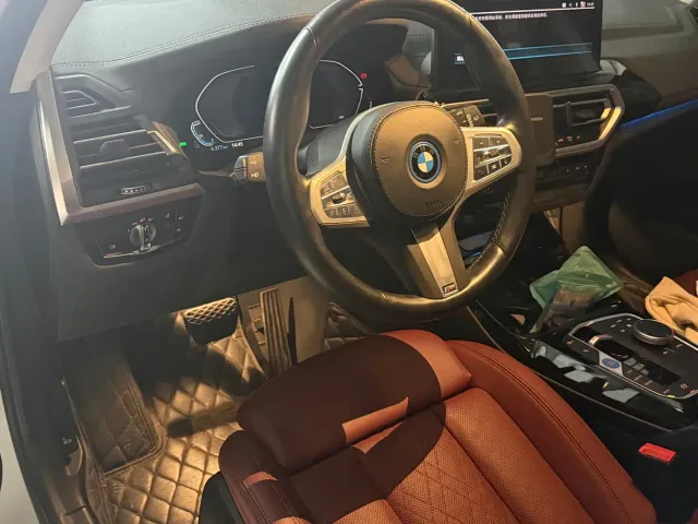 BMW iX3 — Фото автомобиля 3