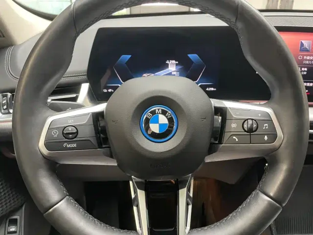 BMW iX1 — Фото автомобиля 12