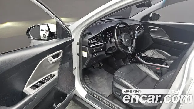 Kia Niro — Фото автомобиля 17