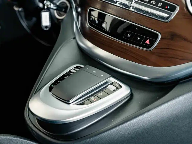 Mercedes-Benz V-Class — Фото автомобиля 20