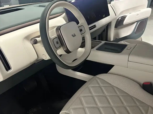 Li Auto L9 — Фото автомобиля 9