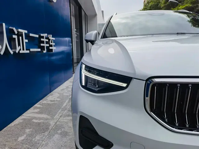Volvo XC40 — Фото автомобиля 3