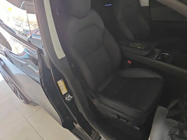 Tesla Model Y — Фото автомобиля 24