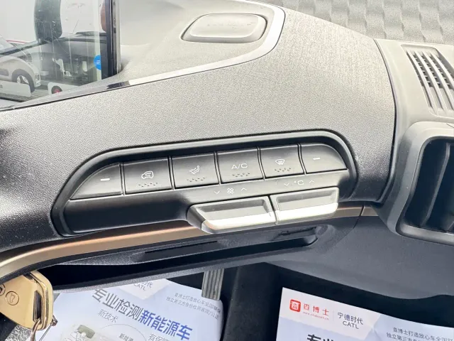 Baojun KiWi EV — Фото автомобиля 12