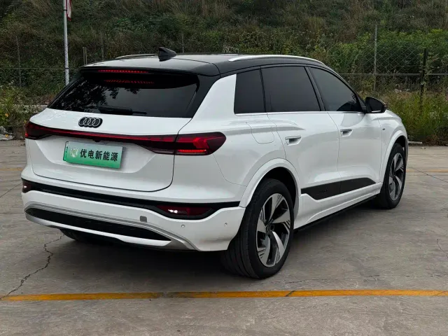 Audi Q6L e-tron — Фото автомобиля 8