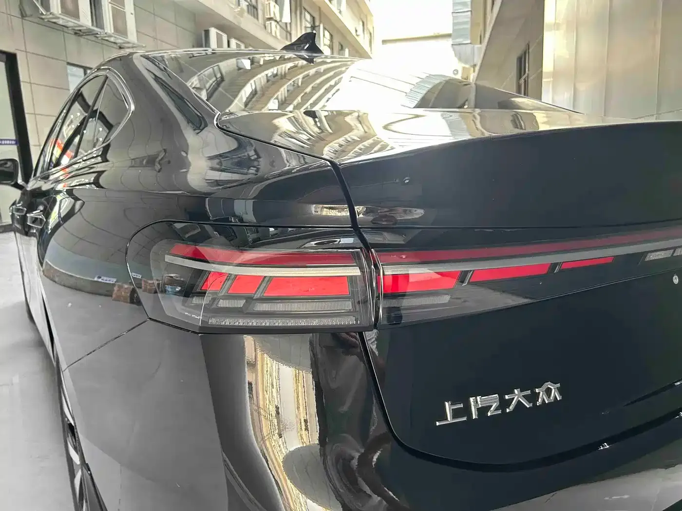 Volkswagen Passat 2025 Pro 380TSI Dragon Fortune Edition — Фото автомобиля 8