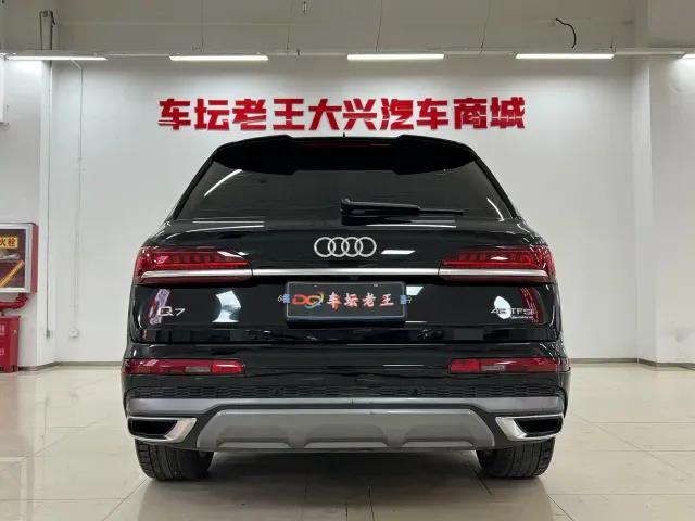 Audi Q7 — Фото автомобиля 8