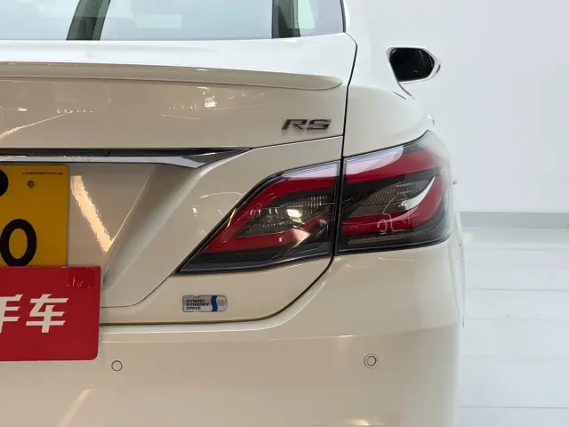 Toyota Crown — Фото автомобиля 15