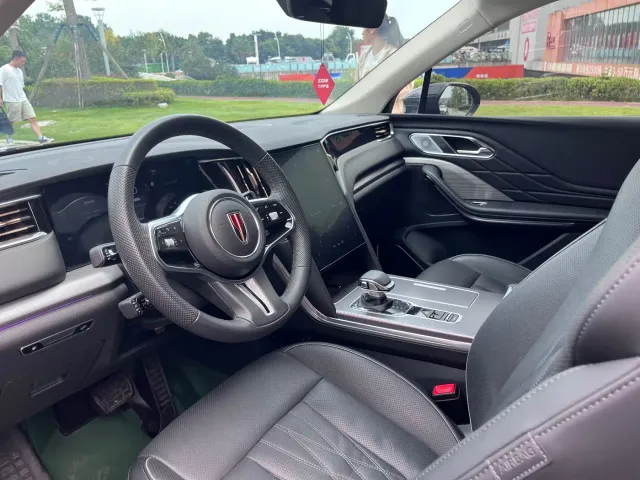 Hongqi HS7 PHEV — Фото автомобиля 11