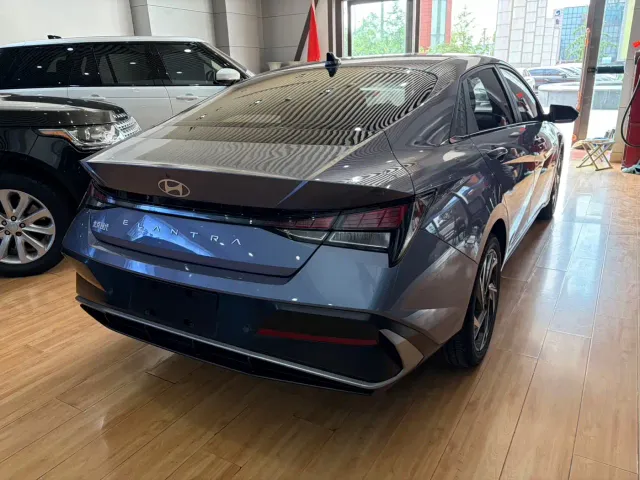 Hyundai Elantra — Фото автомобиля 6